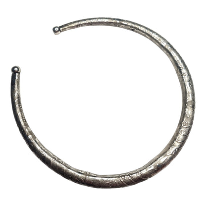 Traditional Hasli Necklace – Silver-Toned, Engraved Pattern, Open-End Choker Style