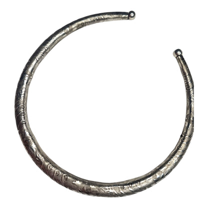 Traditional Hasli Necklace – Silver-Toned, Engraved Pattern, Open-End Choker Style